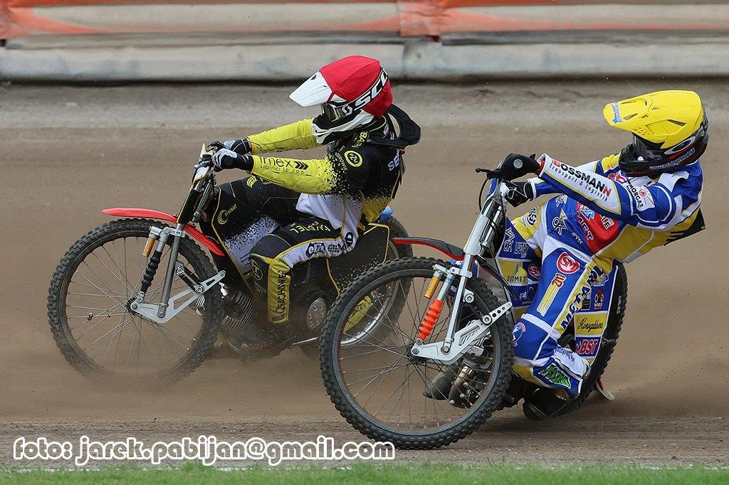 Jonas Seifert-Salk (kask czerwony) walczący z Jacobem Thorssellem