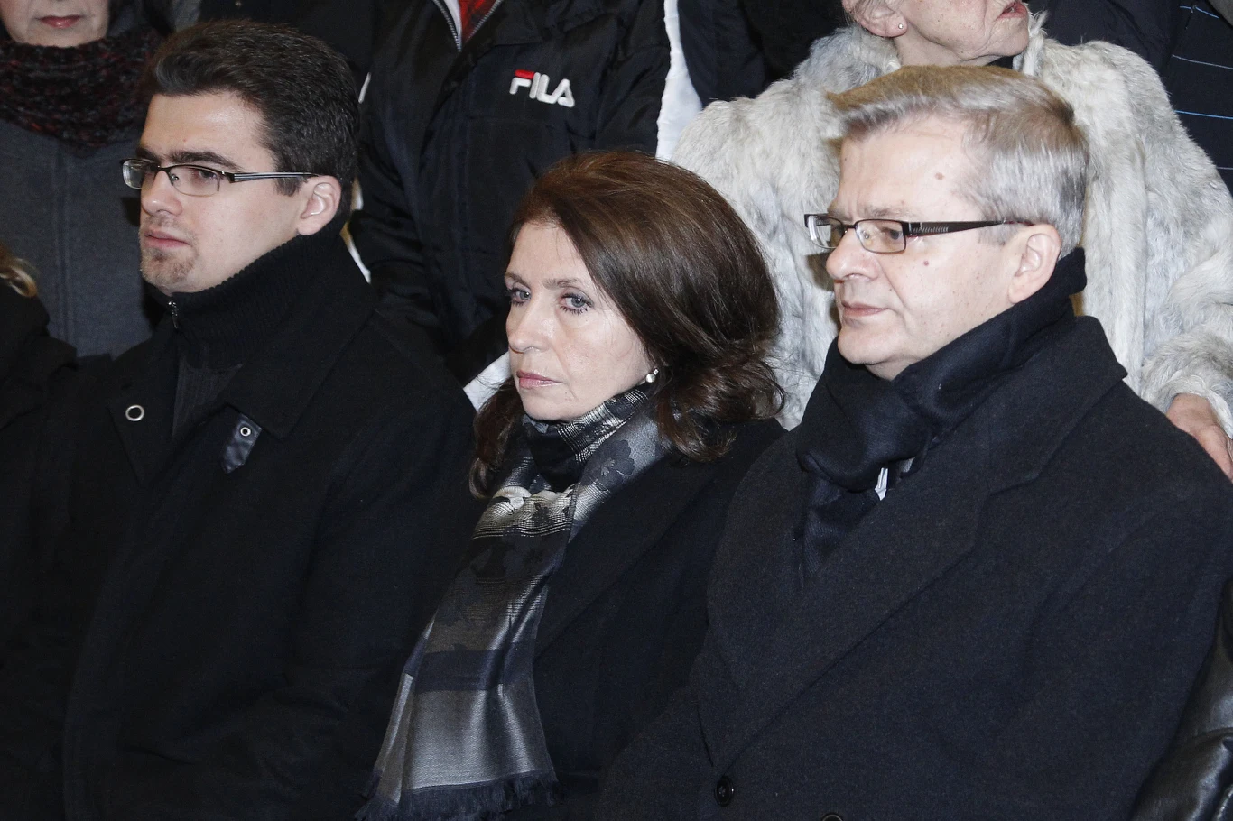 Krzysztof Gospodarek z rodziną na pogrzebie Violetty Villas Krzysztof Gospodarek z rodziną na pogrzebie Violetty Villas