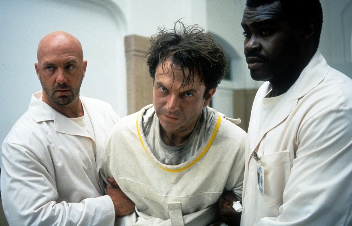 Sam Neill w filmie "W paszczy szaleństwa"