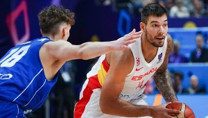 Willy Hernangomez (z piłką), lider Hiszpanów