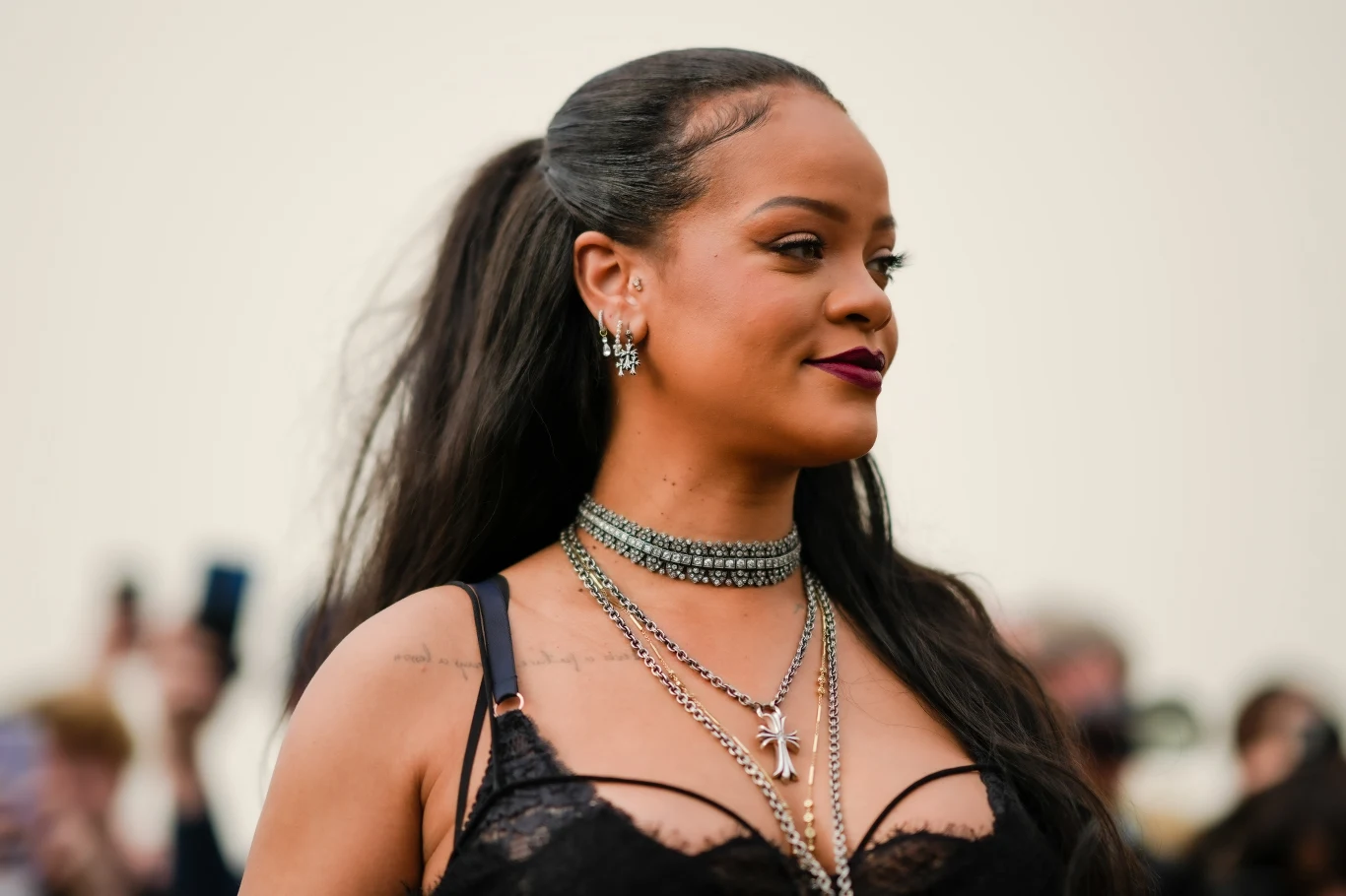 Rihanna pokazała się pierwszy raz po urodzeniu dziecka Rihanna pokazała się pierwszy raz po urodzeniu dziecka