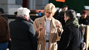 Podobna do księżnej Diany? Elizabeth Debicki wznowiła już prace na planie "The Crown"