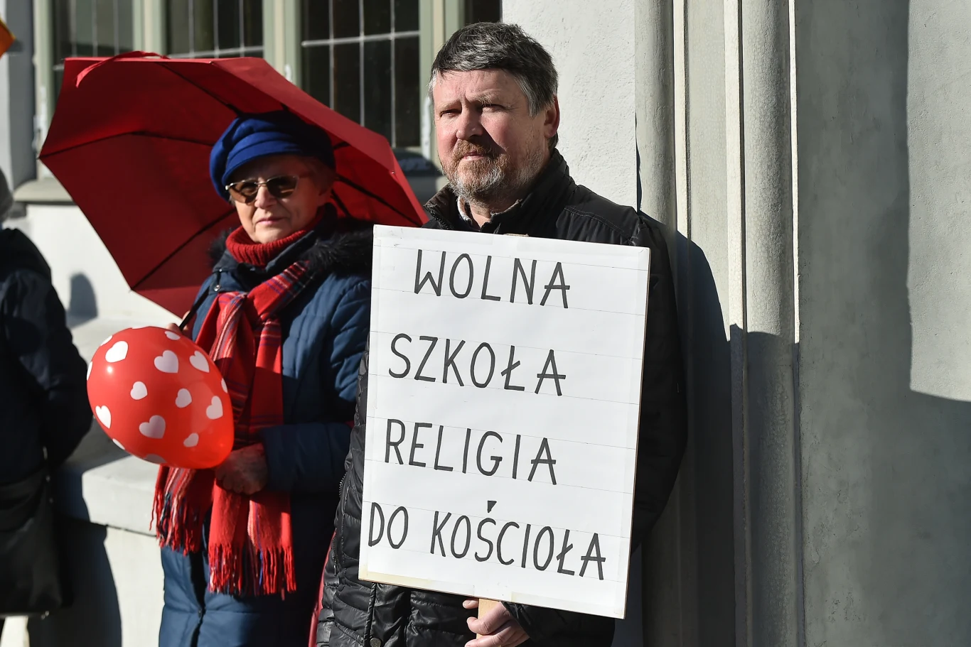 Wiele środowisk od lat apeluje o wyprowadzenie lekcji religii ze szkół. Na zdjęciu: Manifa Trójmiasto, 8 marca 2020 r.