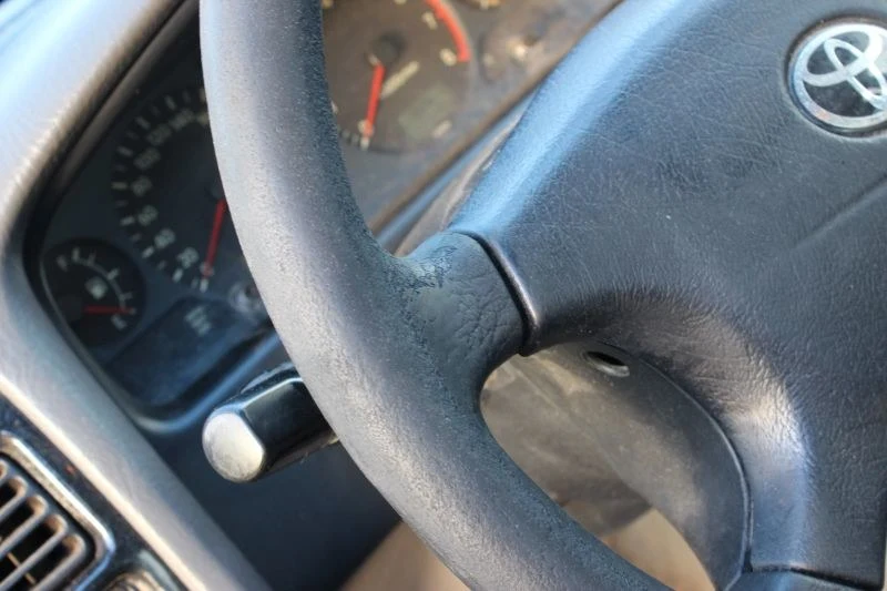 W tej Toyocie Avensis właściciel nie wymieiał oleju przez ponad 150 tys. km W tej Toyocie Avensis właściciel nie wymieiał oleju przez ponad 150 tys. km