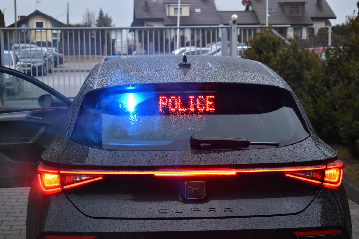 Cupra Leon sprawdza się w kępińskiej policji. Przekonał się o tym pewien 39-latek.