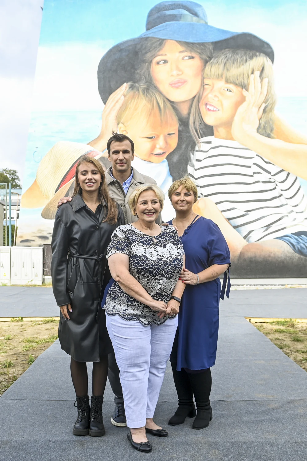 Oliwia Bieniuk, Jarosław Bieniuk, Krystyna Przybylska (mama Anny Przybylskiej), Agnieszka Kubera (siostra Anny Przybylskiej) Oliwia Bieniuk, Jarosław Bieniuk, Krystyna Przybylska (mama Anny Przybylskiej), Agnieszka Kubera (siostra Anny Przybylskiej)