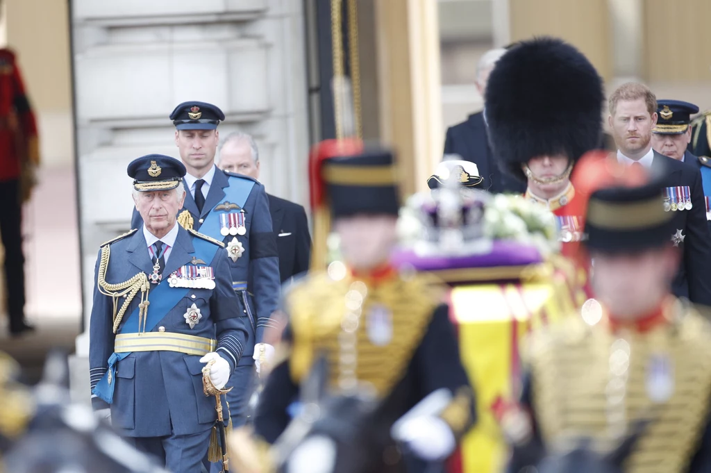 Trumna z ciałem Elżbiety II dotarła do Pałacu Westminsterskiego. Trumna z ciałem Elżbiety II dotarła do Pałacu Westminsterskiego.