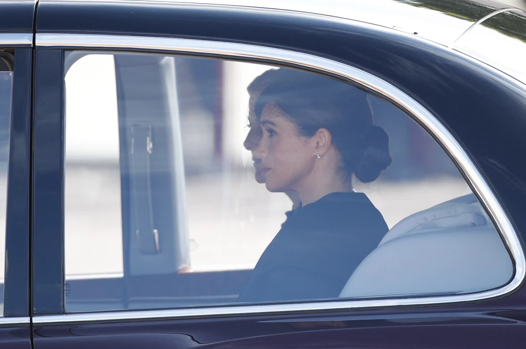 W uroczystościach brała tez udział żona Harrego, Meghan. W uroczystościach brała tez udział żona Harrego, Meghan.