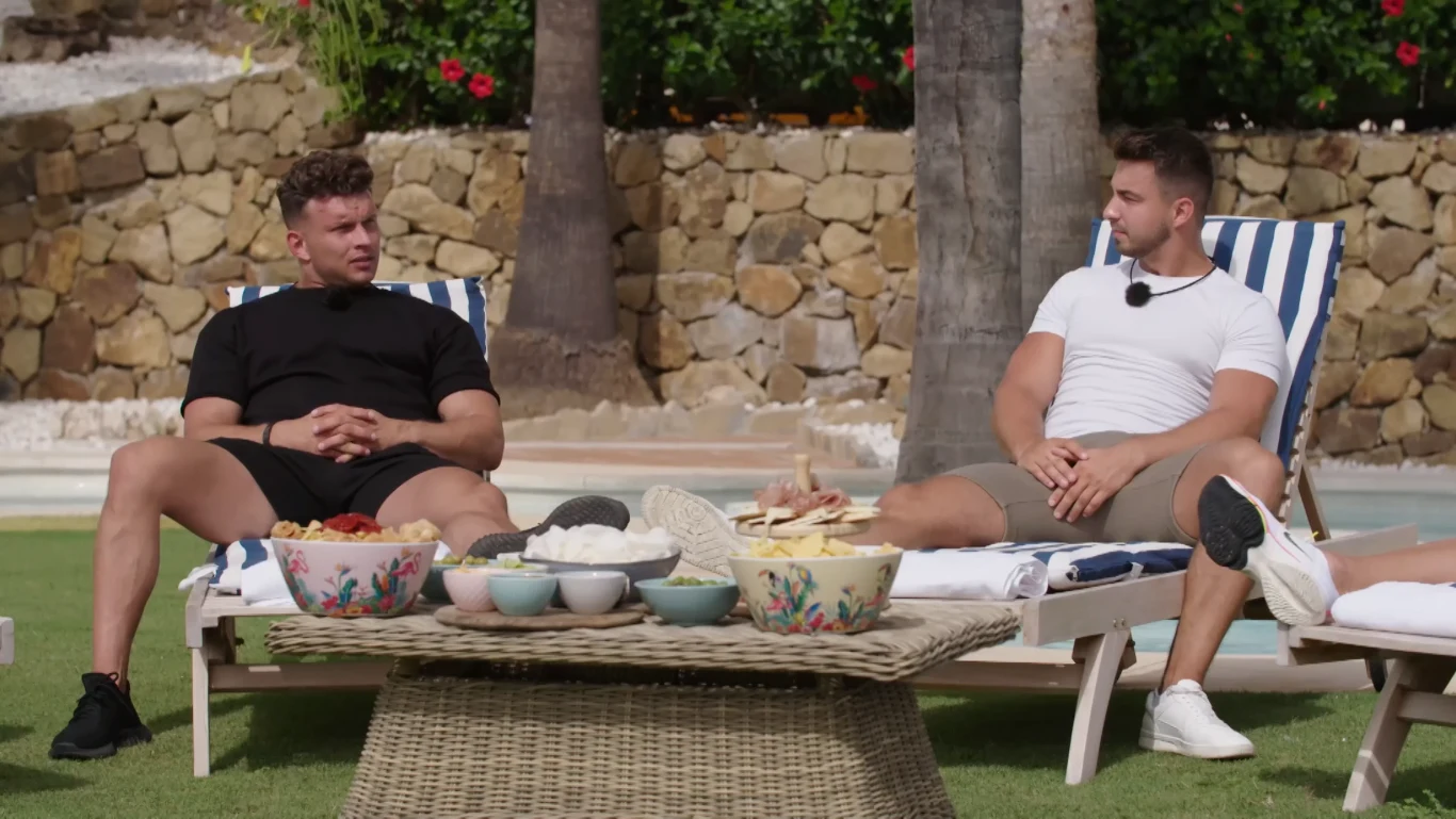 Chłopaki plotkowali o swoich związkach. Są niezadowoleni? Chłopaki plotkowali o swoich związkach. Są niezadowoleni?