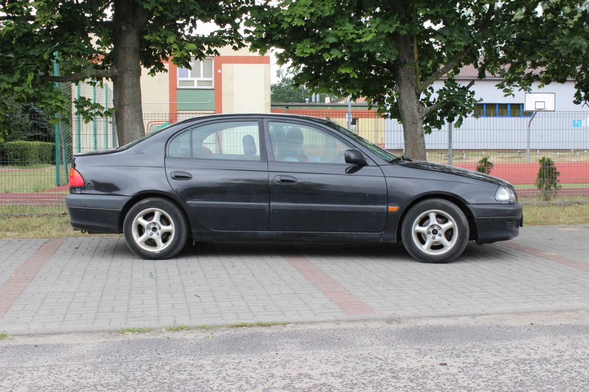 Prezentowana Toyota pokonała ponad 150 000 km na LPG bez wymiany oleju. Obecnie - najprawdopodobniej - wciąż jeździ gdzieś w Afryce... Prezentowana Toyota pokonała ponad 150 000 km na LPG bez wymiany oleju. Obecnie - najprawdopodobniej - wciąż jeździ gdzieś w Afryce...