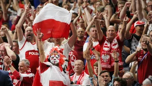 Kibice koszykarskiej reprezentacji Polski świętują wygraną ze Słowenią