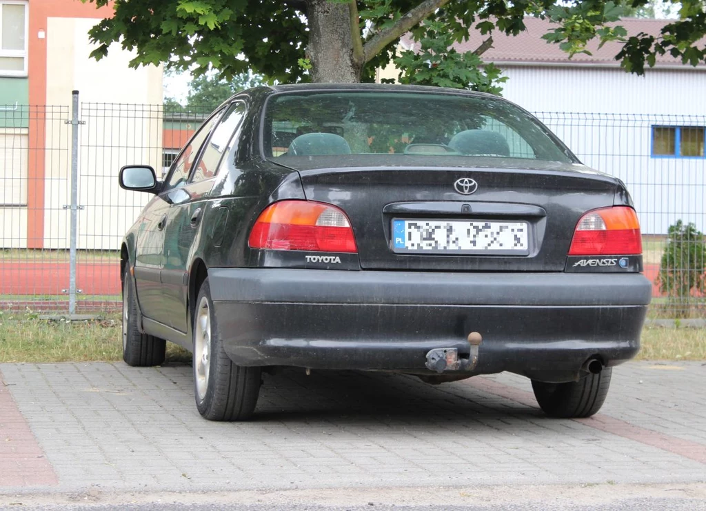 Ta Toyota Avensis pokonała grubo ponad 150 tys. km na LPG bez wymiany oleju. Dziś - najprawdopodobniej - wciąż jeździ po Afryce