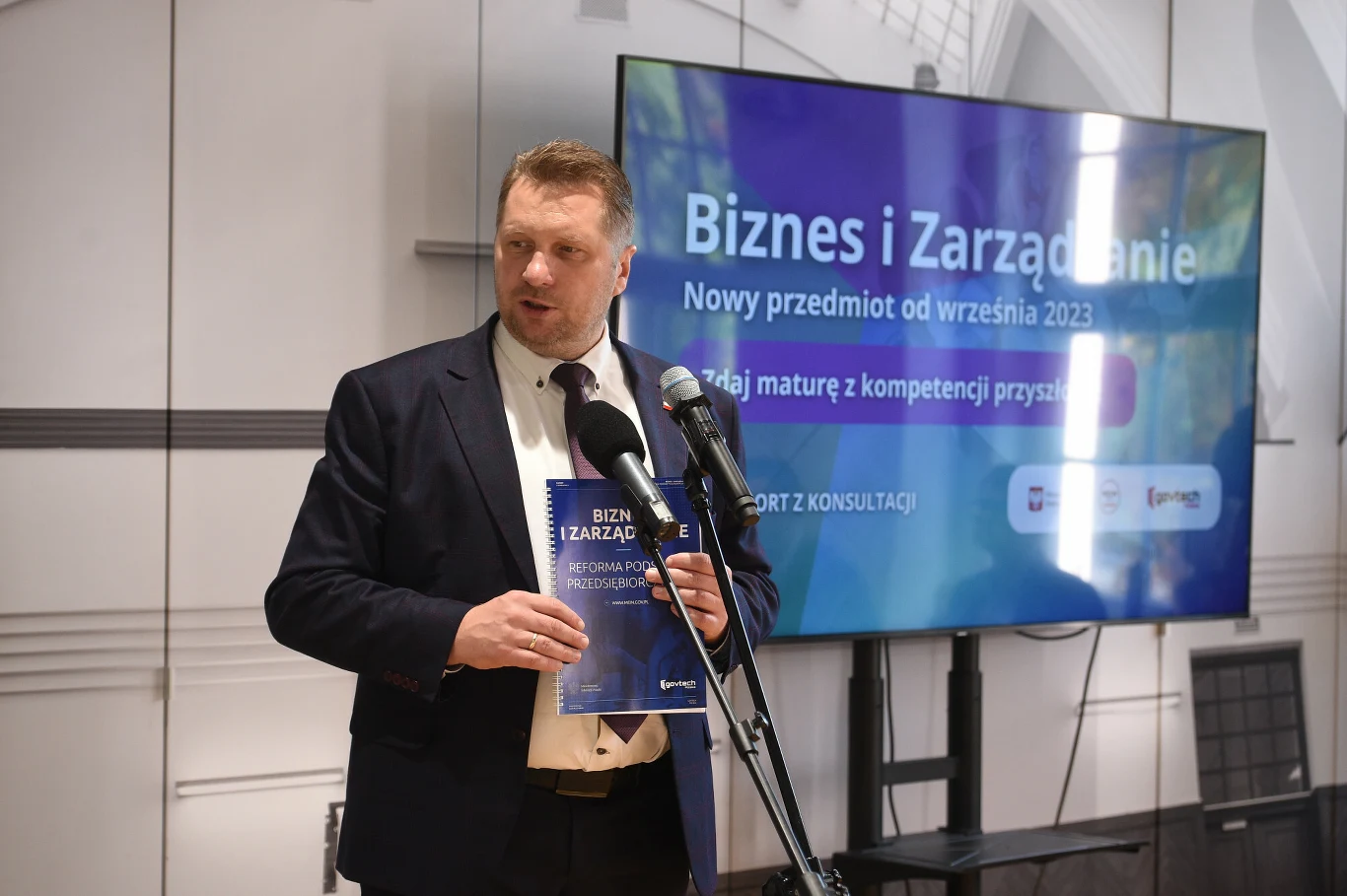 Przemysław Czarnek zapowiedział, że nowy przedmiot trafi do szkół już we wrześniu Przemysław Czarnek zapowiedział, że nowy przedmiot trafi do szkół już we wrześniu
