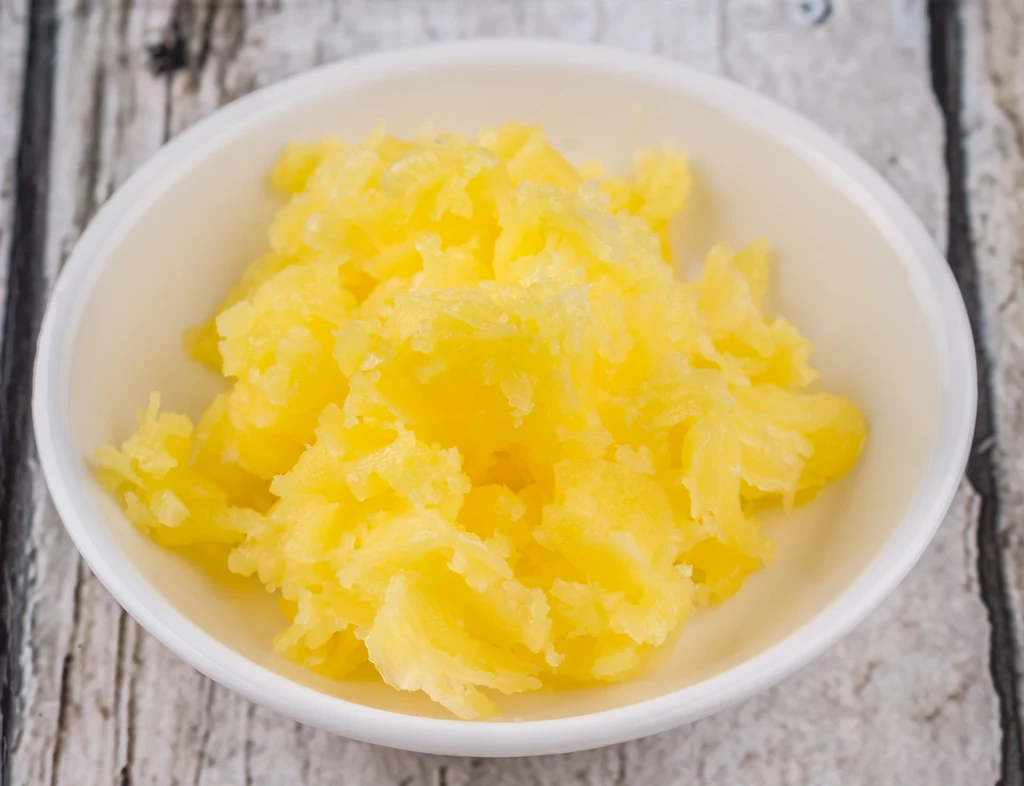 Masło klarowane jest polecane do smażenia, ponieważ ma wysoką temperaturę dymienia