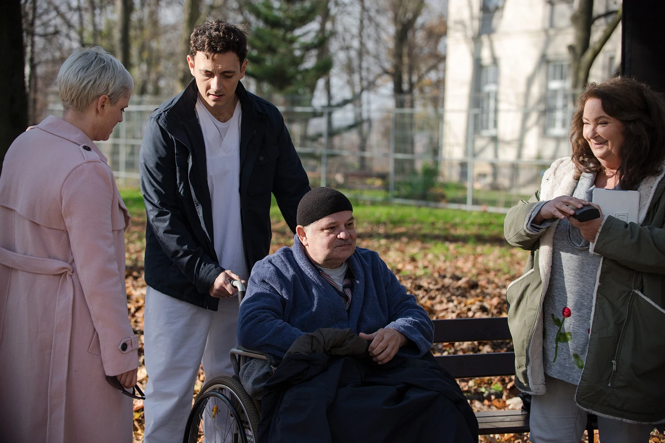 Kinga Preis, Anna Dymna i Krzysztof Globisz - kadr z filmu "Prawdziwe życie aniołów", fot. Alicja Rzepa