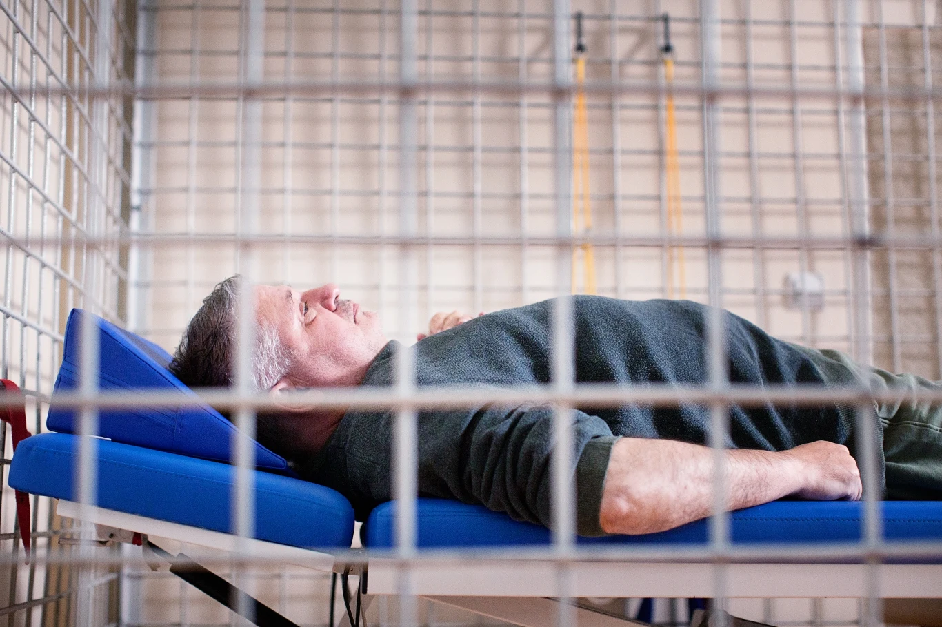 Krzysztof Globisz - kadr z filmu "Prawdziwe życie aniołów", fot. Grzegorz Ziemiański