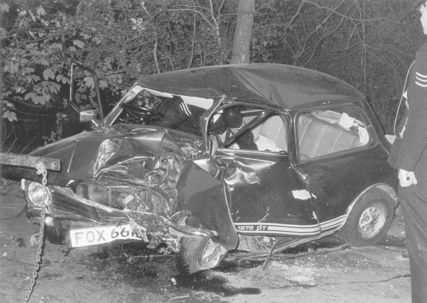 Tak po wypadku wyglądał Mini 1275 GT, w którym zginął Mark Bolan Tak po wypadku wyglądał Mini 1275 GT, w którym zginął Mark Bolan