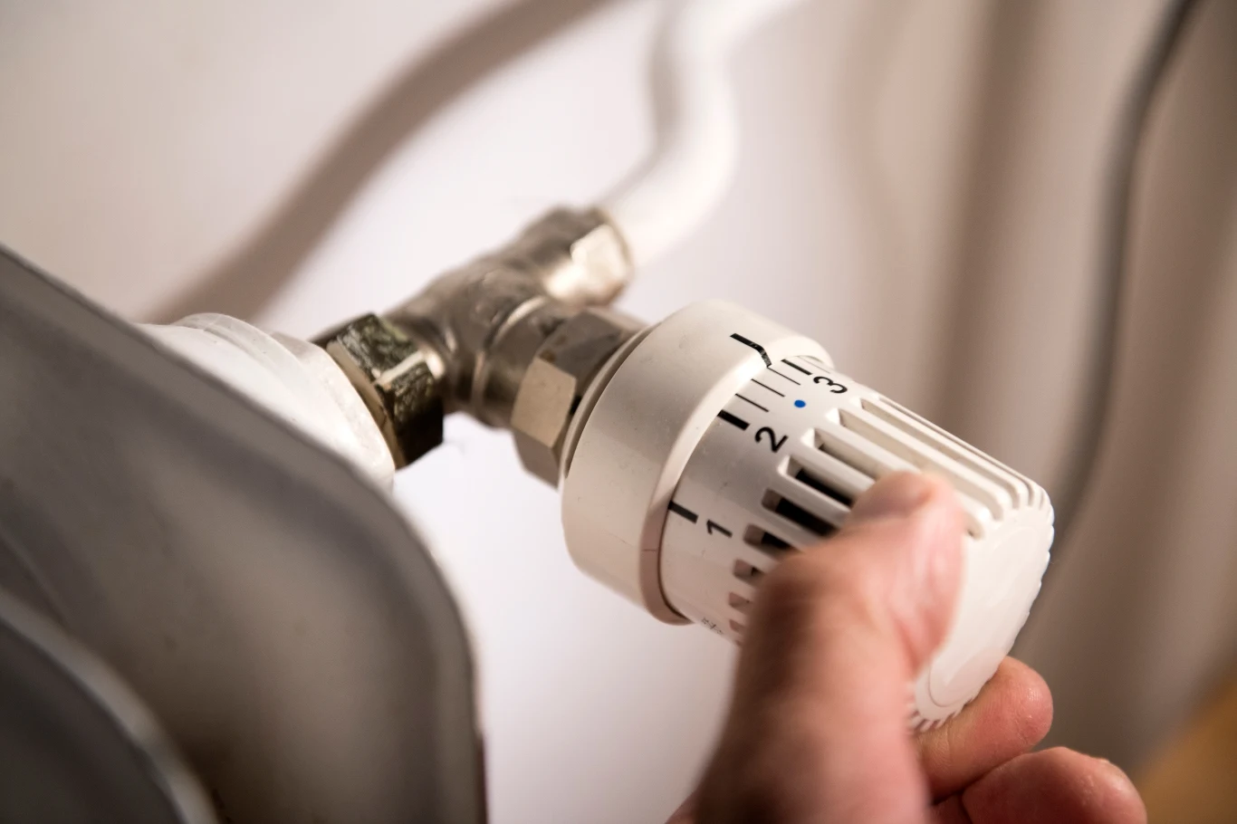 Termostat grzejnikowy pozwala dopasować temperaturę do naszych potrzeb. Termostat grzejnikowy pozwala dopasować temperaturę do naszych potrzeb.