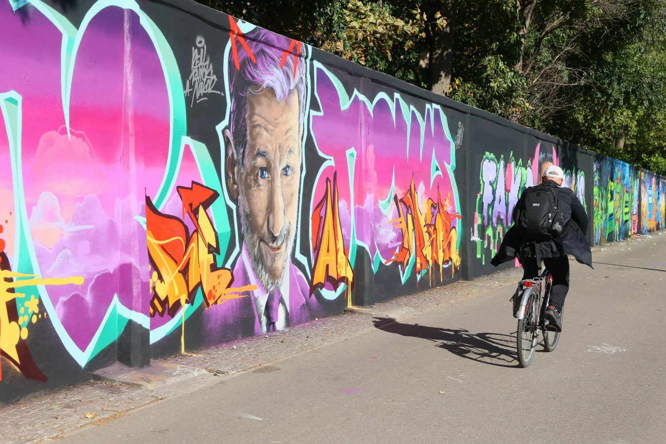 Piotr Kraśko z rogami na muralu