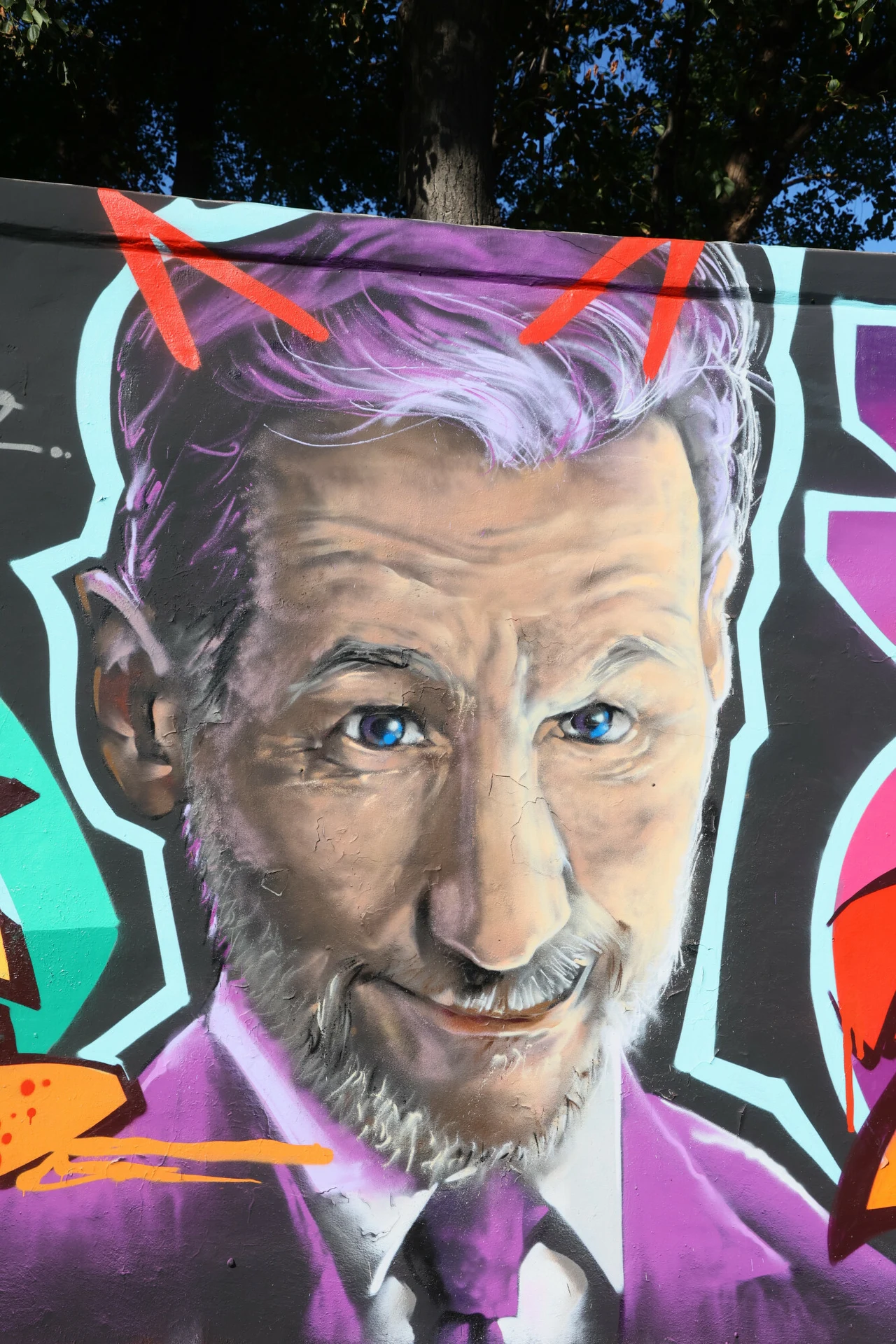 Piotr Kraśko z rogami na muralu