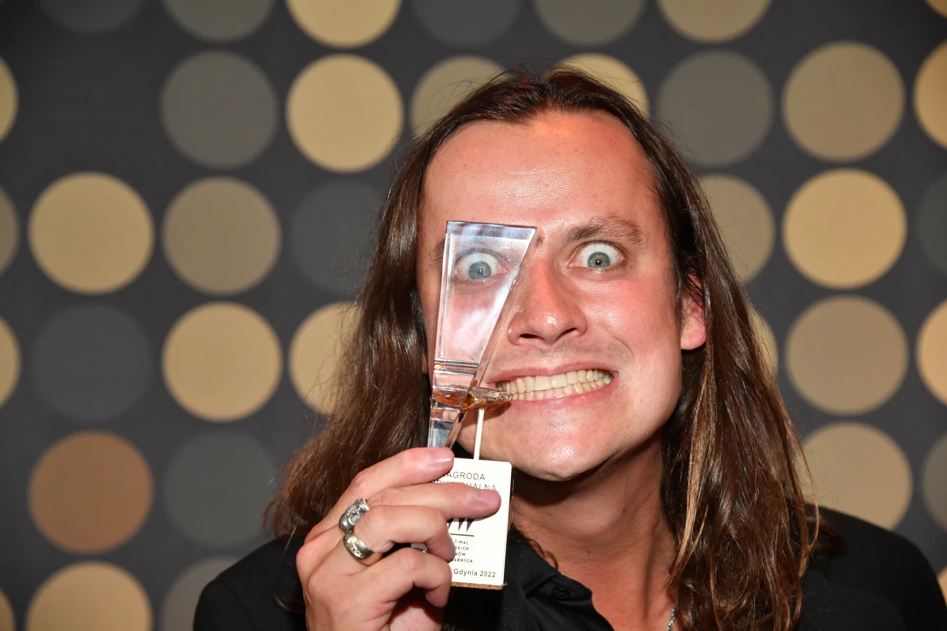 Nagrodę za najlepsze zdjęcia otrzymał Michał Sobociński za film "Filip". "Jestem zaszczycony, jestem w szoku" - powiedział Sobociński, dziękując w szczególności reżyserowi Michałowi Kwiecińskiemu, aktorowi Erykowi Kulmowi oraz rodzinie - dzieciom i żonie. "Byłbym nikim bez was" - powiedział laureat. 