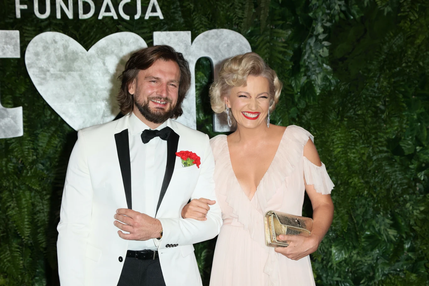 Dorota Szelągowska z przystojniakiem u boku na Balu TVN Dorota Szelągowska z przystojniakiem u boku na Balu TVN