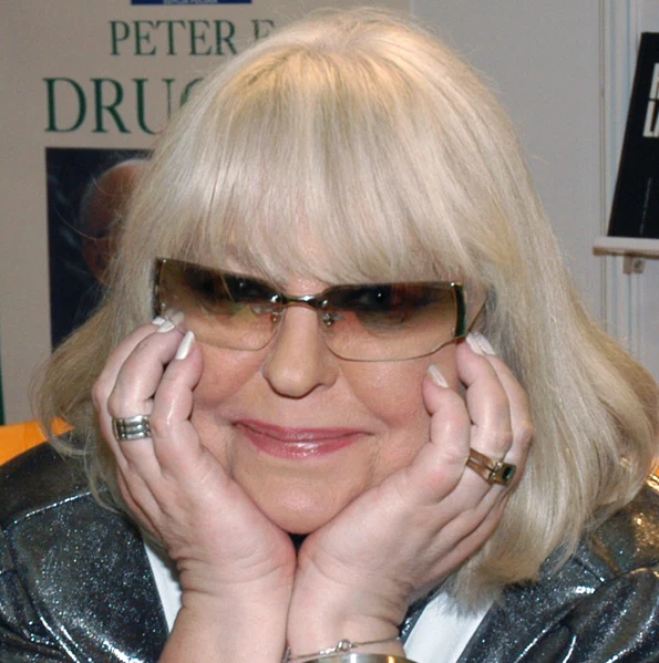 Urszula Sipińska na premierze swojej książki, 12 lipca 2005 roku. Urszula Sipińska na premierze swojej książki, 12 lipca 2005 roku.