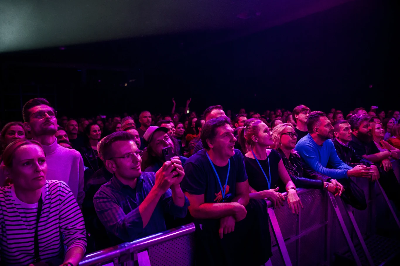 Counting Crows powrócili do Polski po 14 latach. Na koncercie w klubie Stodoła zjawiły się prawdziwe tłumy fanów.