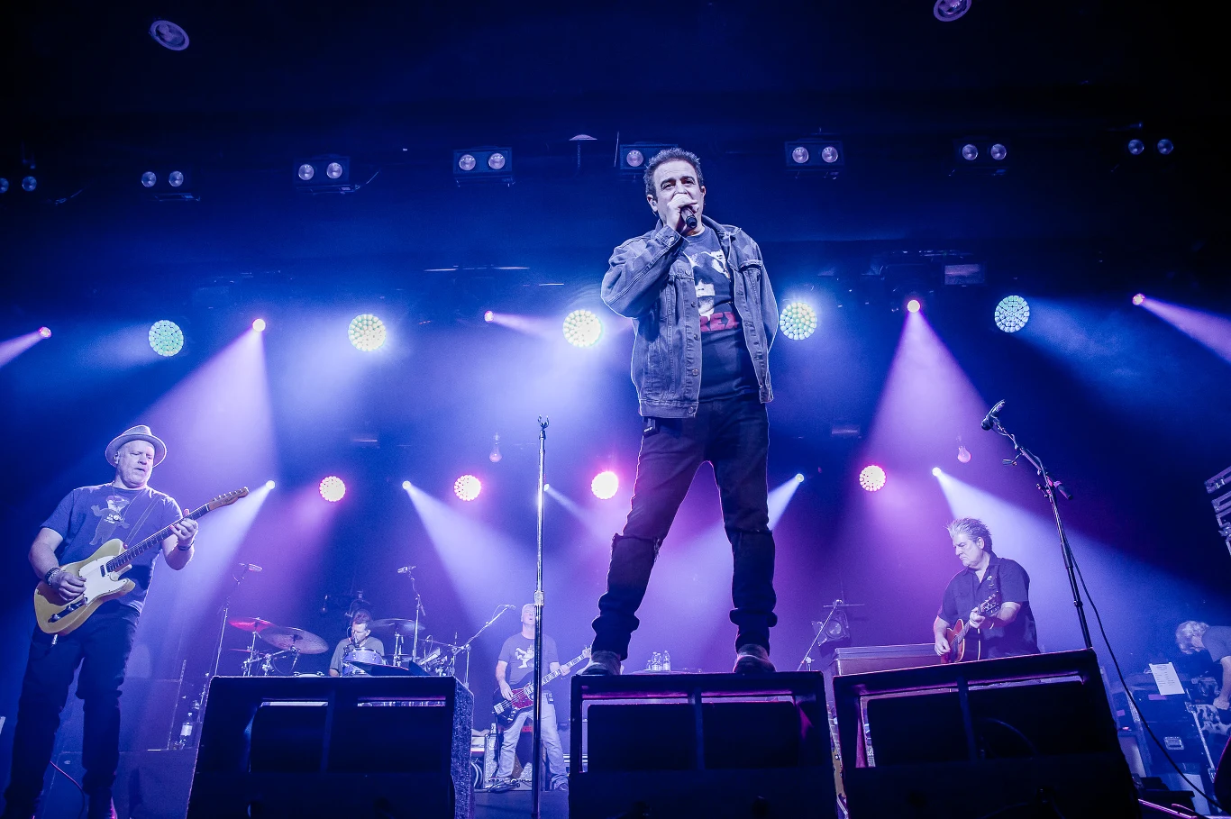 Counting Crows powrócili do Polski po 14 latach. Na koncercie w klubie Stodoła zjawiły się prawdziwe tłumy fanów.