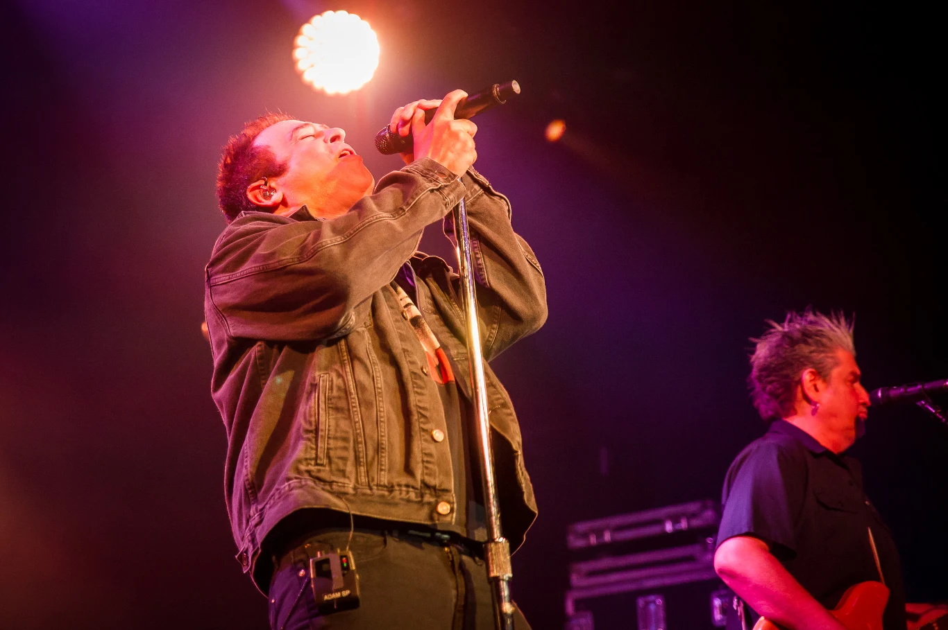 Counting Crows powrócili do Polski po 14 latach. Na koncercie w klubie Stodoła zjawiły się prawdziwe tłumy fanów.