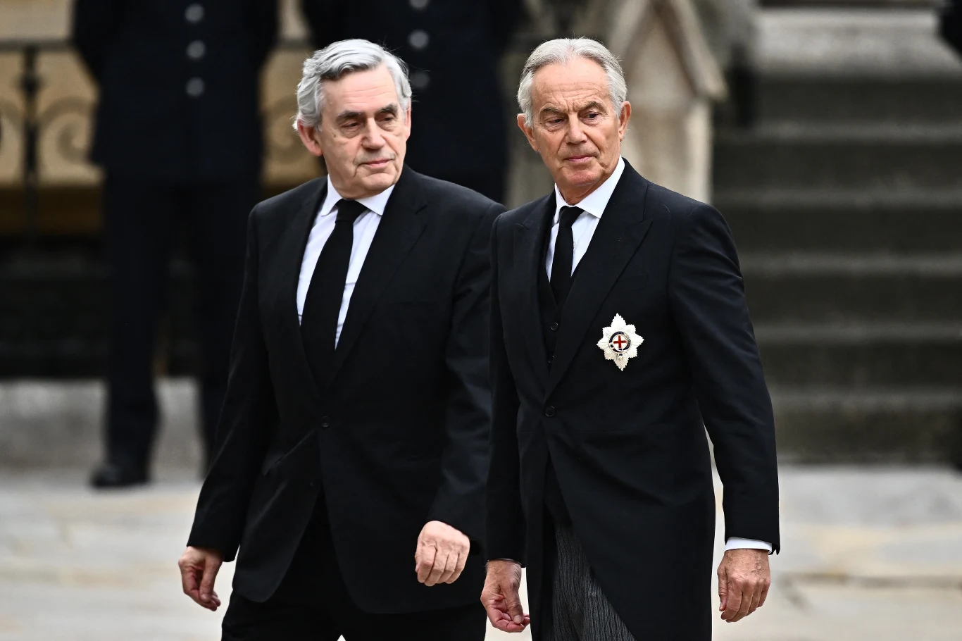 Byli brytyjscy premierzy Gordon Brown (po lewej) i Tony Blair 