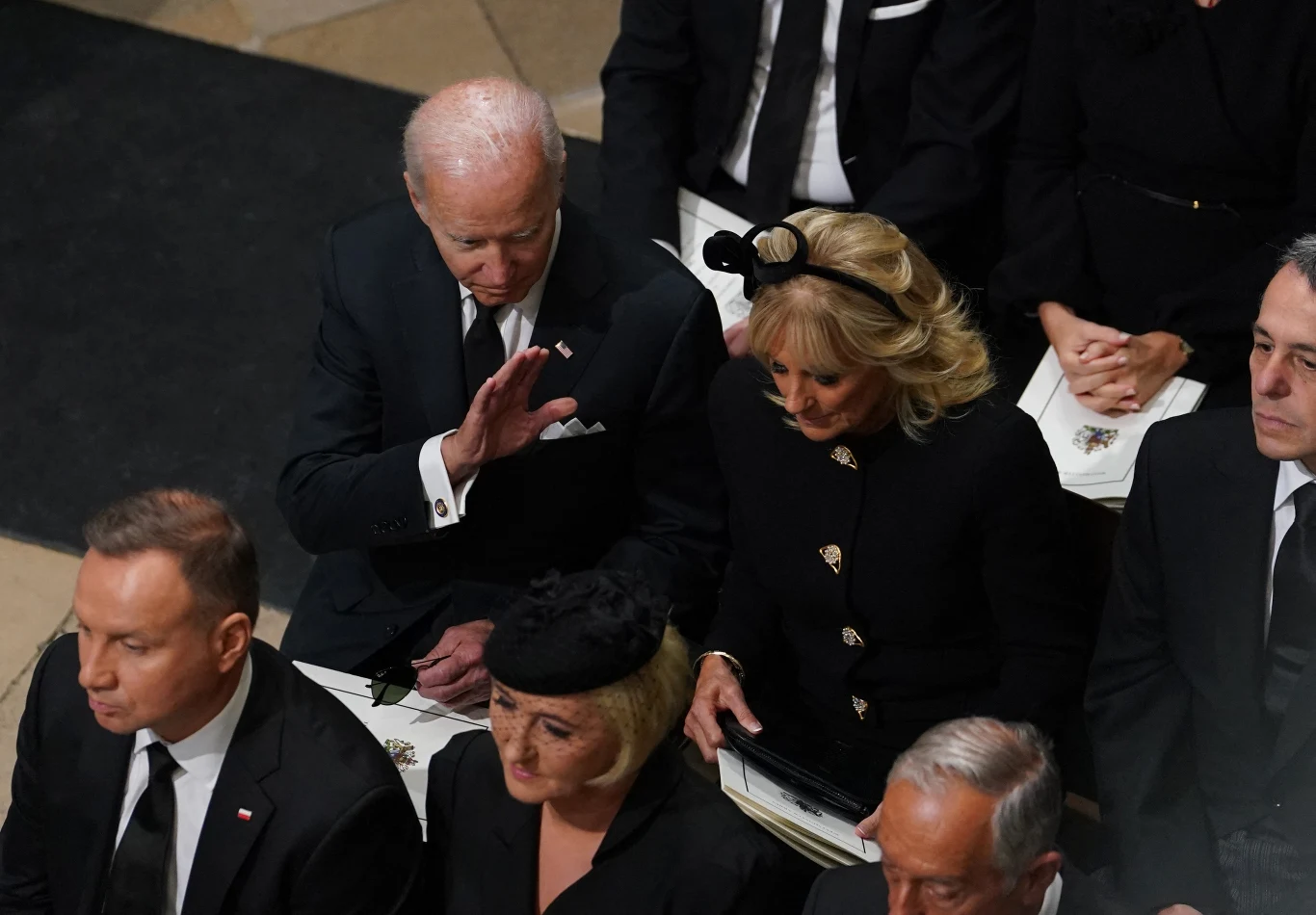 Prezydenci i pierwsze damy w Opactwie Westminster; pierwszy rząd Andrzej Duda z małżonką, drugi rząd Joe Biden z małżonką 