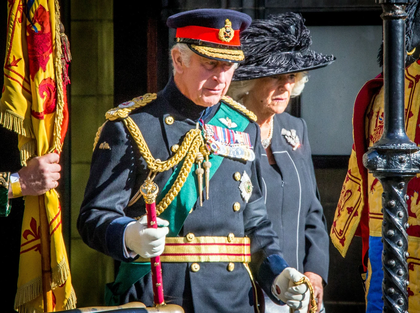 Król Karol III w czasie mszy żałobne w intencji zmarłej Elżbiety II, Edynburg