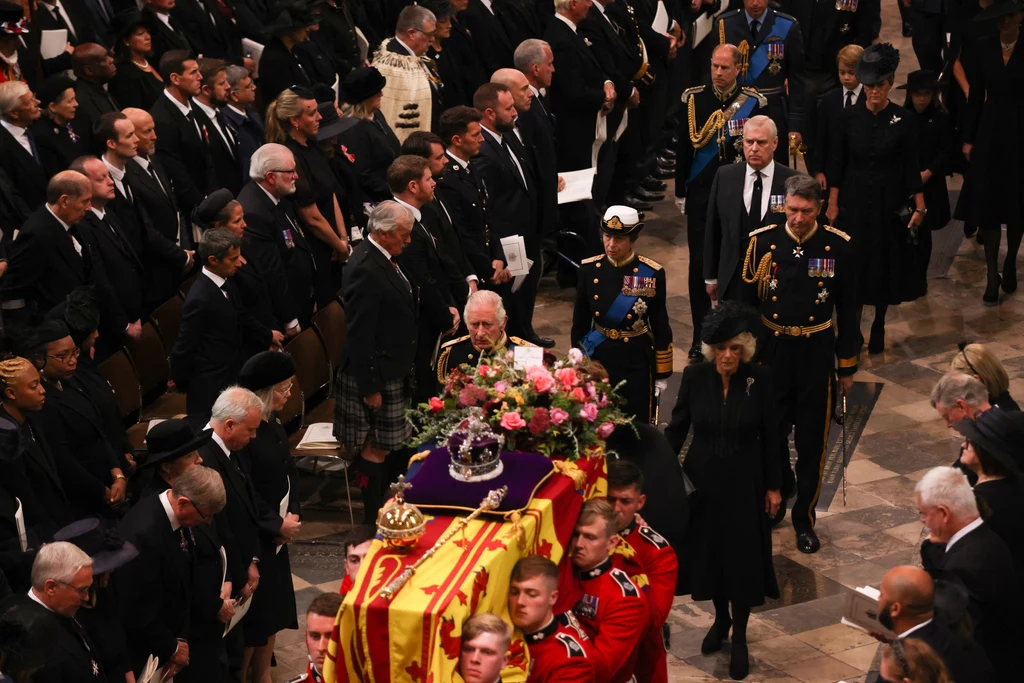 Kondukt z ciałem Elżbiety II dotarł do Opactwa Westminsterskiego