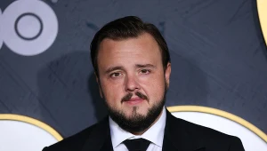 John Bradley podczas Emmy Awards 2019