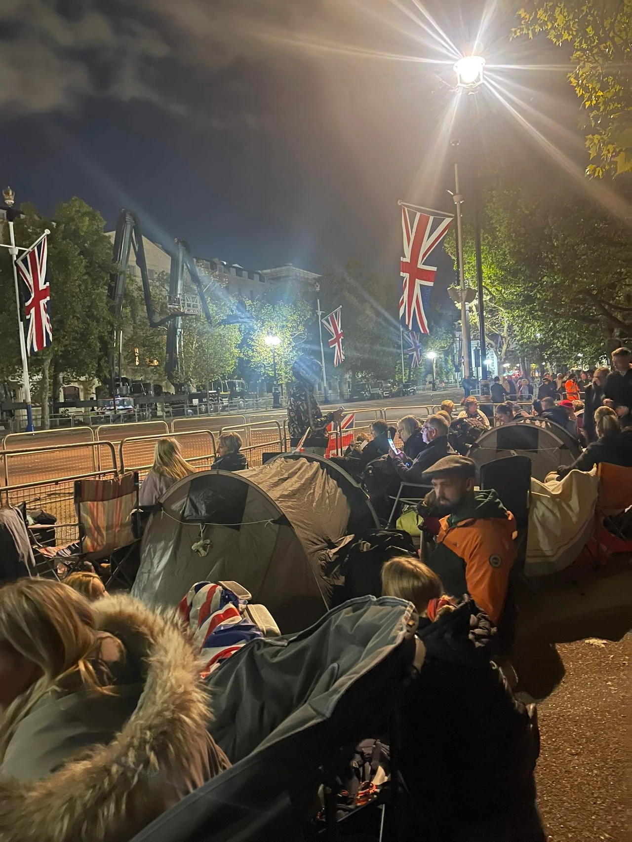 Ludzie oczekujący na pogrzeb Królowej Elżbiety II / fot. Marta Niemira Ludzie oczekujący na pogrzeb Królowej Elżbiety II / fot. Marta Niemira