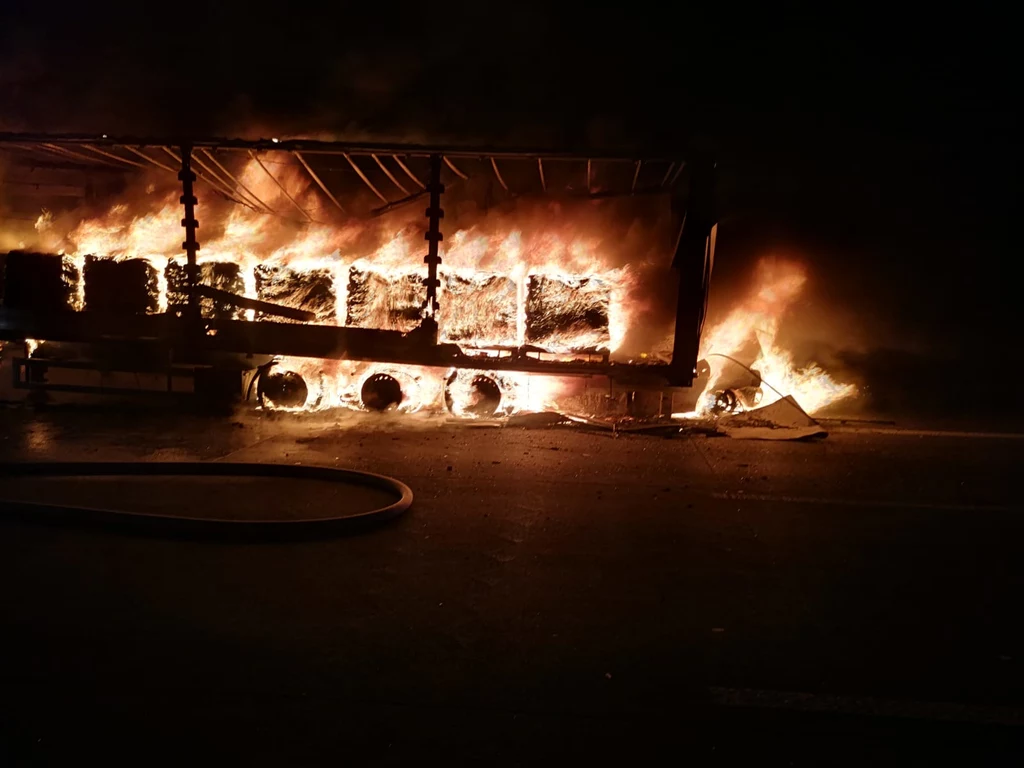 Niemcy: Wypadek na autostradzie A4. Ciężarówka Polaka spłonęła Niemcy: Wypadek na autostradzie A4. Ciężarówka Polaka spłonęła