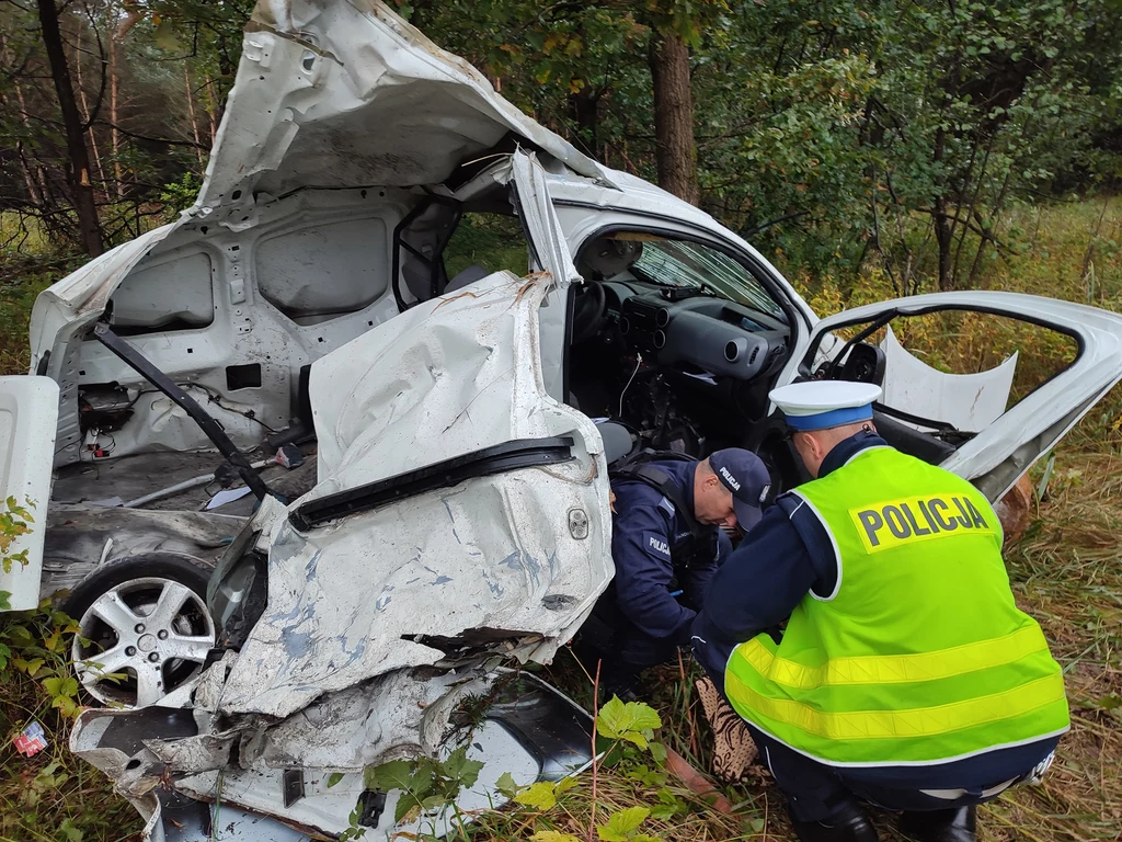 W wypadku na drodze krajowej 62 w Kamieńczyku (woj. mazowieckie) zginął kierowca dostawczego peugeota W wypadku na drodze krajowej 62 w Kamieńczyku (woj. mazowieckie) zginął kierowca dostawczego peugeota