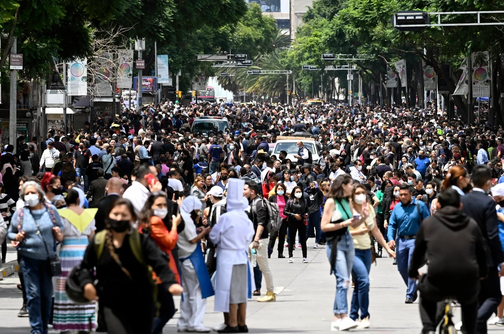 Mieszkańcy Mexico City opuścili budynki, gdy poczuli wstrząsy Mieszkańcy Mexico City opuścili budynki, gdy poczuli wstrząsy