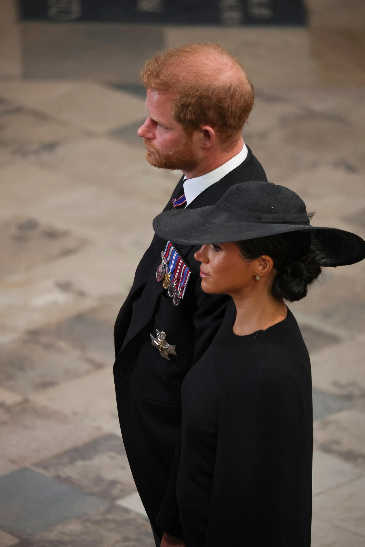 Meghan i Harry podczas pogrzebu królowej Elżbiety II