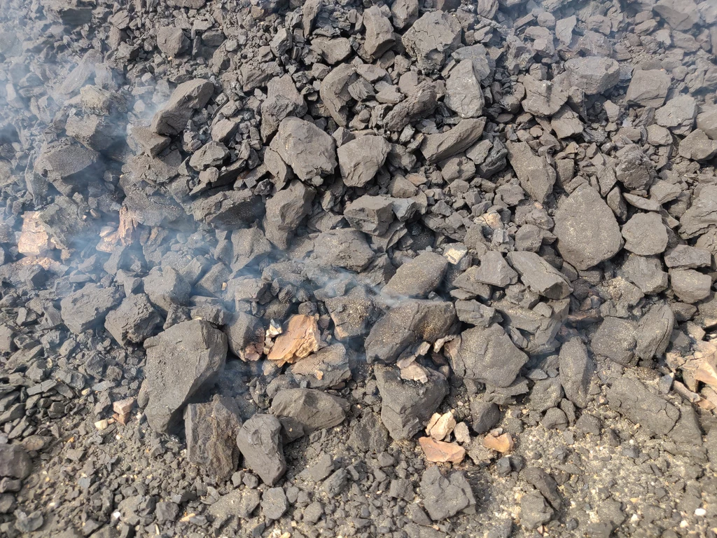 Czym można palić w piecu? Od 2020 roku do kotłów nie może trafić bardzo niskiej jakości węgiel brunatny.