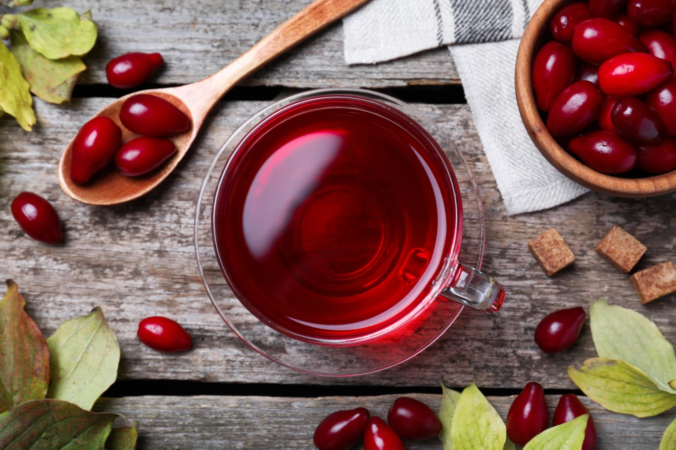 Owoce derenia sprawdzą się w okresie jesienno-zimowym. Warto włączać je do diety