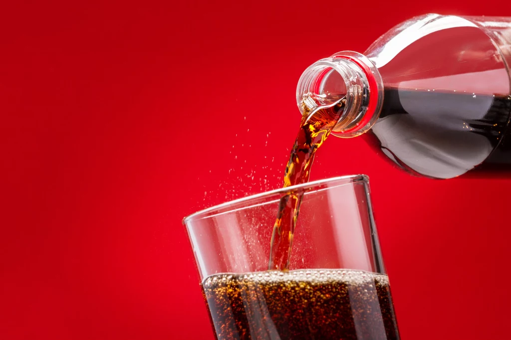 O tym, że napoje gazowane nie są zdrowe wiadomo nie od dziś. Polscy badacze wykazali jednak, że mogą one przyczyniać się dodatkowo do powstawania kamieni moczowych