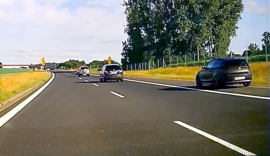 Dziś każdy kierowca może się zabawić w policjanta - wystarczy pokładowa kamerka