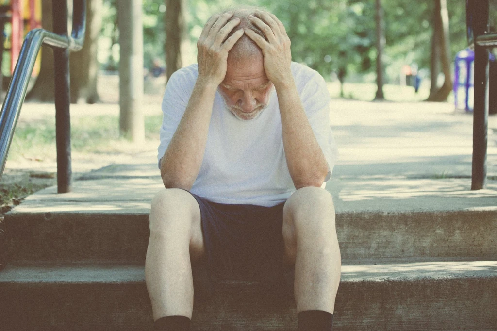 Chorzy na Alzheimera mogą wyjść z domu i mieć problem z powrotem, ponieważ nie pamiętają drogi powrotnej Chorzy na Alzheimera mogą wyjść z domu i mieć problem z powrotem, ponieważ nie pamiętają drogi powrotnej