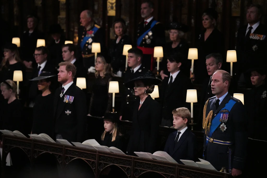 Pogrzeb Elżbiety II. Harry i William zakopali topór wojenny Pogrzeb Elżbiety II. Harry i William zakopali topór wojenny