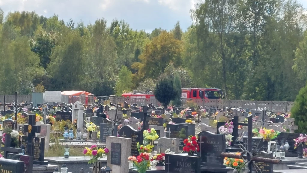 Zniszczonych zostało ok. 50 grobów. Zniszczonych zostało ok. 50 grobów.