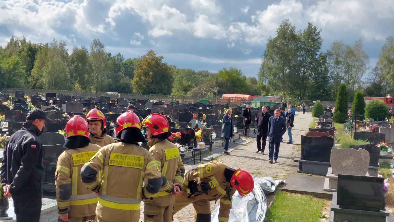 Cmentarz w Trzebini, na którym zapadła się ziemia
