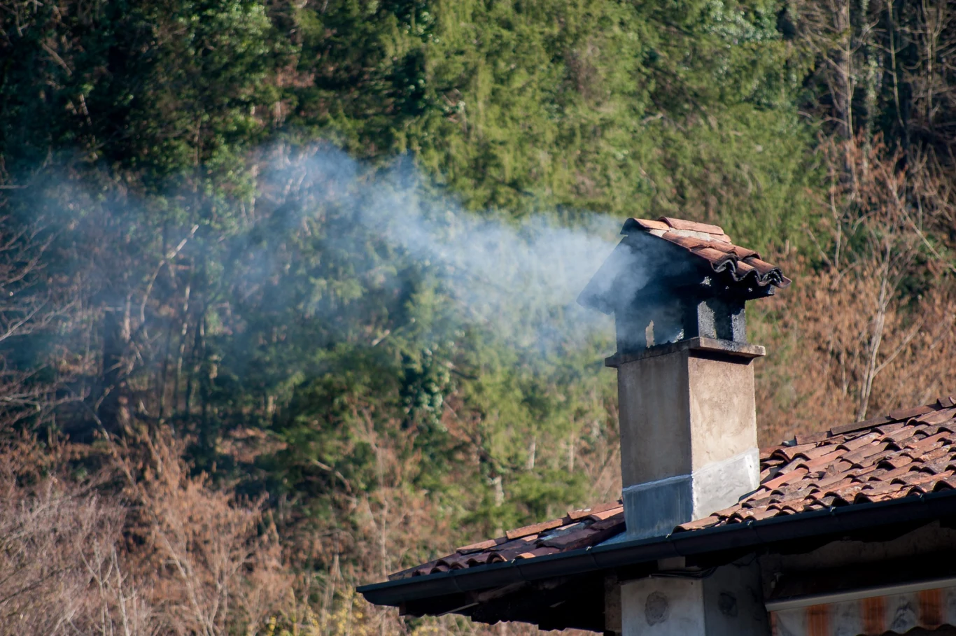 Spada liczba wniosków o wymianę kopciuchów. Jako przyczyny wskazuje się m.in. kryzys energetyczny i dodatek węglowy Spada liczba wniosków o wymianę kopciuchów. Jako przyczyny wskazuje się m.in. kryzys energetyczny i dodatek węglowy