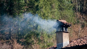 Spada liczba wniosków o wymianę kopciuchów. Jako przyczyny wskazuje się m.in. kryzys energetyczny i dodatek węglowy